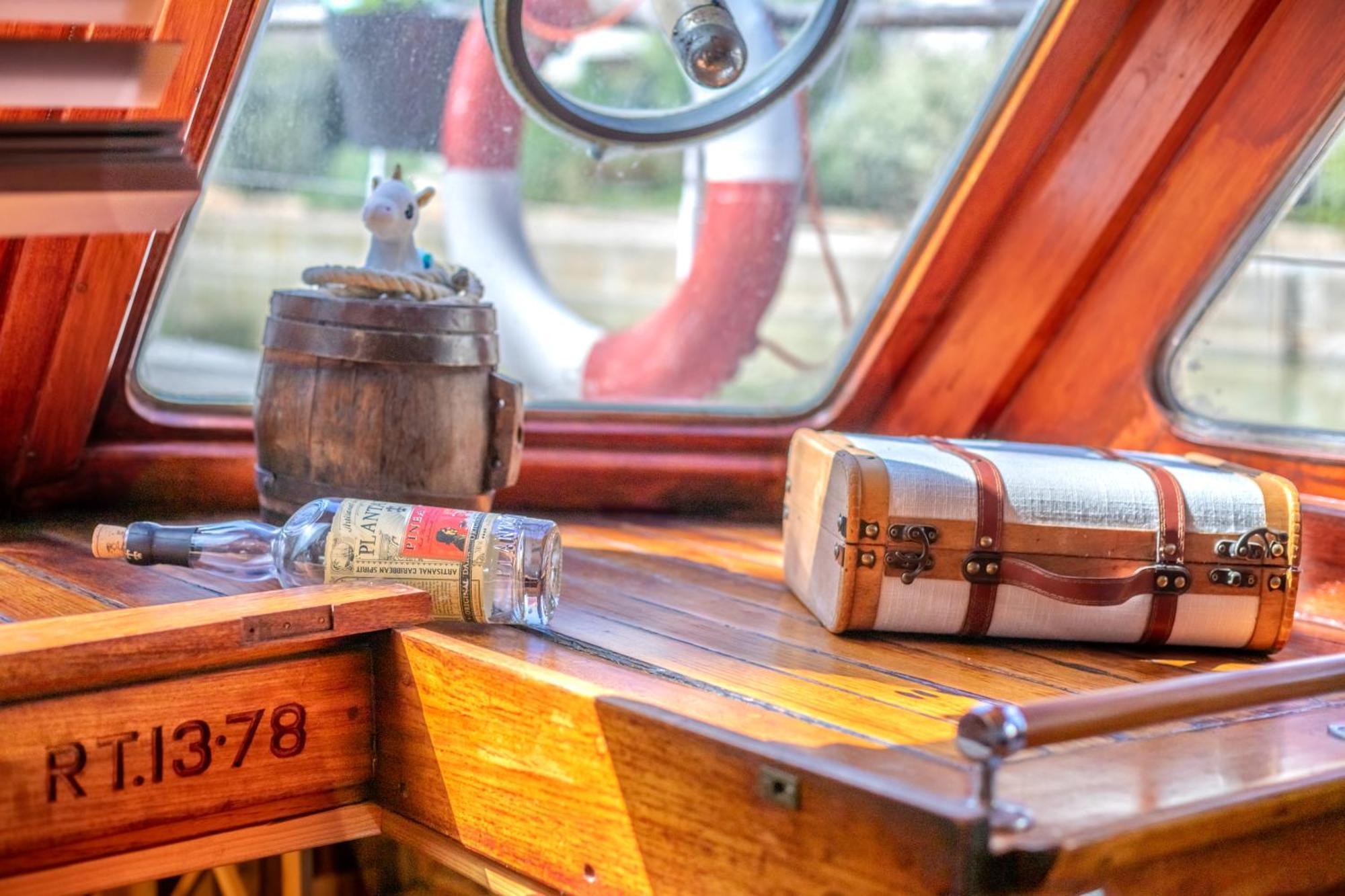 Отель Bateau Le Nubian Нарбонна Экстерьер фото